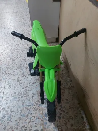 Moto Cross Kawasaki 12V Eléctrica Infantil.Nueva.