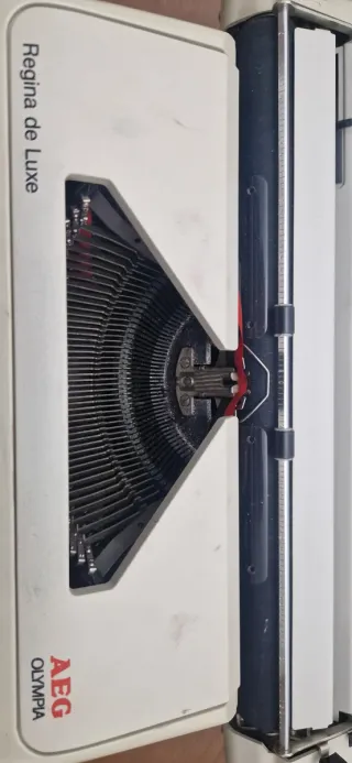 Máquina de escribir AEG Olympia Regina de Luxe