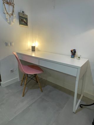 Escritorio blanco nuevo