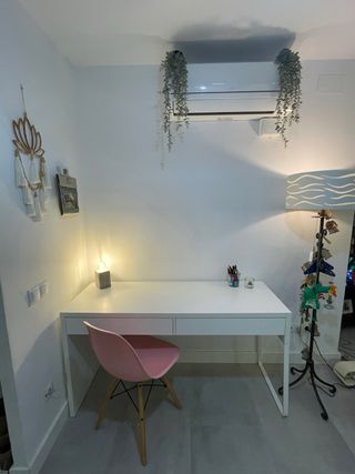 Escritorio blanco nuevo