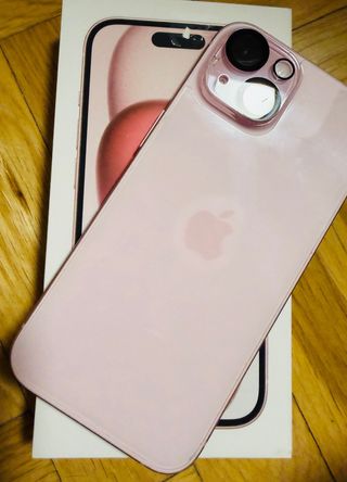 iPhone 15 Rosa 128GB con bumpers y protectores