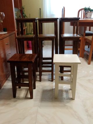 Taburetes de madera maciza hechos a mano