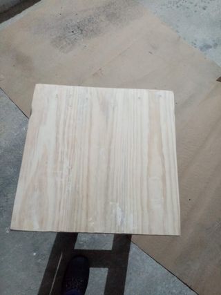 Taburetes de madera maciza hechos a mano