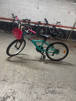 Bicicleta infantil rosa y turquesa