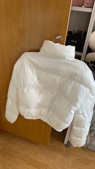 Chaqueta blanca corta acolchada
