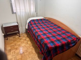 Alquiler de habitación 689 13 11 76 / 643 818 854.