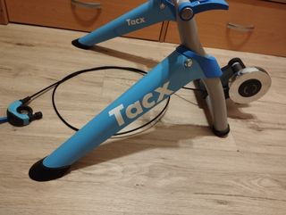 Rodillo Tacx Satori Smart más cubierta silenciosa