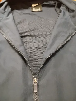 Chaqueta cortavientos Nike negra