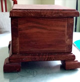 Baúl joyero de madera maciza