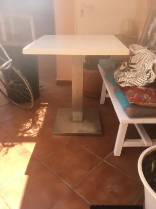 Tavolo quadrato in acciaio inossidabile e legno