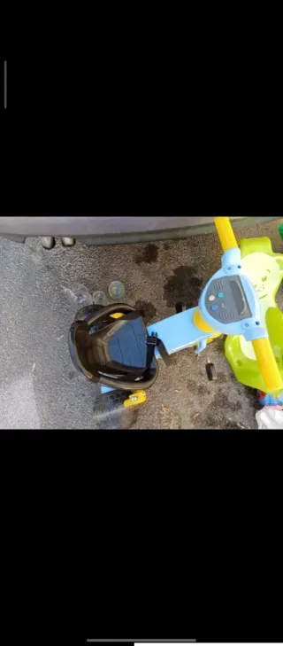 Triciclo infantil azul y amarillo