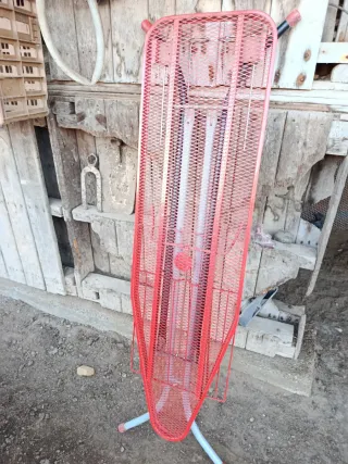 Tabla de planchar roja