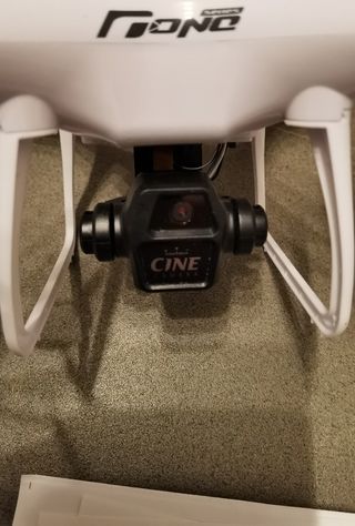 Excelente drone com monitor integrado.