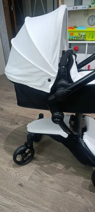 Sillita de muñeca negra y blanca