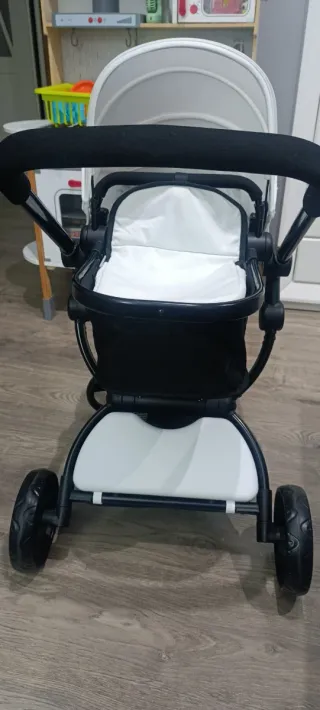 Sillita de muñeca negra y blanca