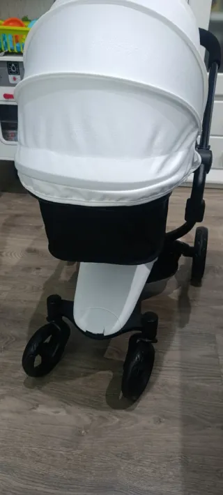 Sillita de muñeca negra y blanca