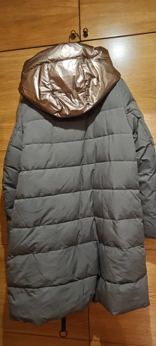 Abrigo largo oversize dorado y gris