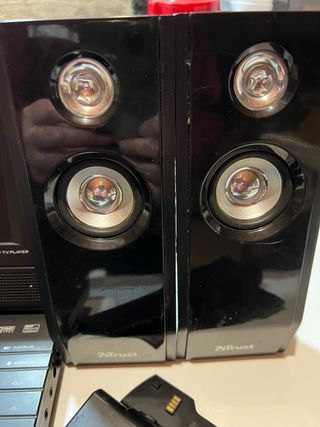 Lettore DVD Portatile Majestic + 2 Casse Trust