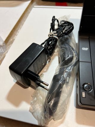 Lettore DVD Portatile Majestic + 2 Casse Trust