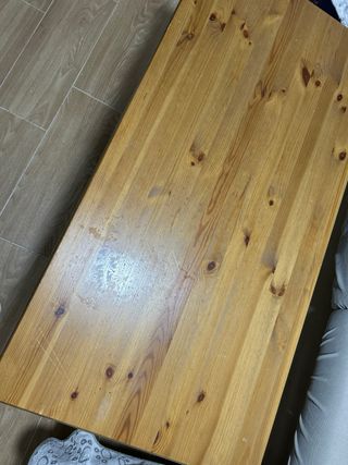 Mesa de salón de madera