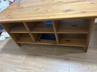 Mesa de salón de madera