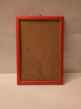 Cornice in legno rossa