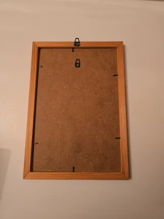 Cornice in legno rossa