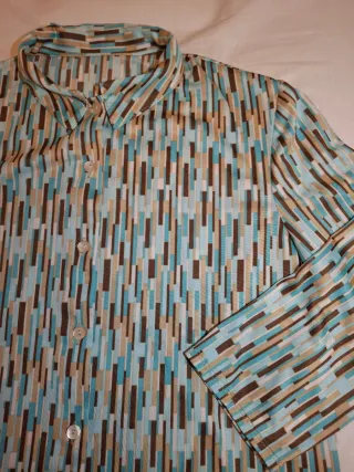 Camisa geométrica manga francesa.