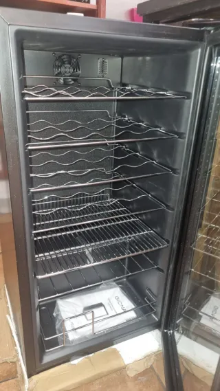 Vinoteca 28 botellas nueva