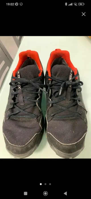 Zapatillas New Balance rojas y beige