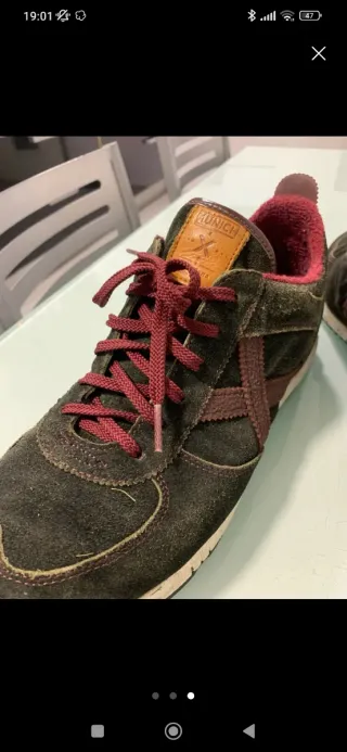 Zapatillas New Balance rojas y beige