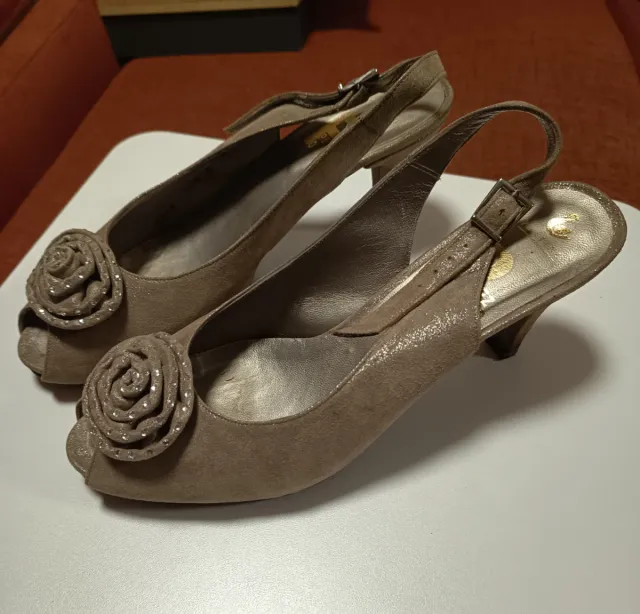 Zapatos tacón beige flor 40