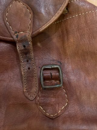 Mochila de cuero marrón