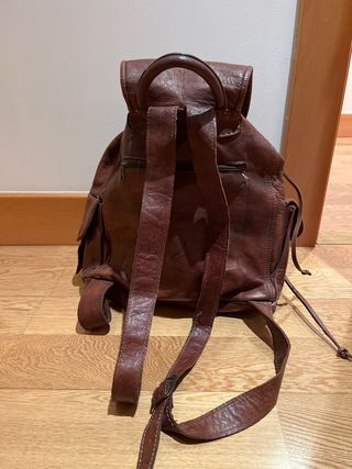 Mochila de cuero marrón