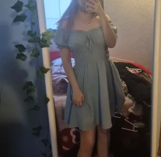 Vestido hombros descubiertos azul estilo milkmaid