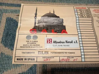 Coppia di tappeti in lana verde e beige