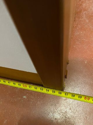 Armario de madera marrón y blanco