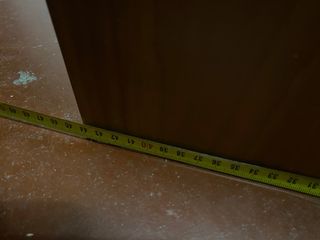 Armario de madera marrón y blanco