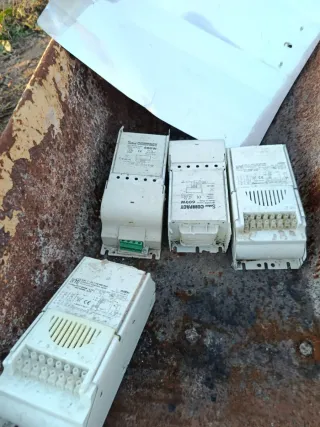 Focos Metálicos y Plástico