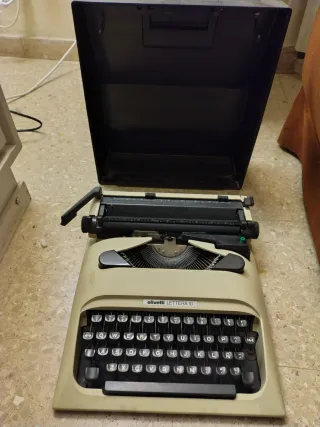 Máquina de escribir Olivetti Lettera 10