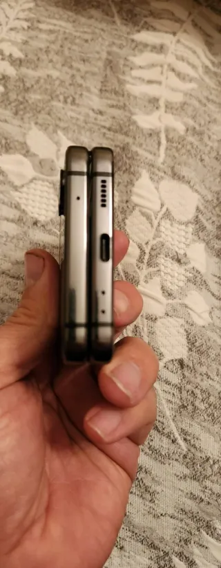 Samsung Galaxy Z Flip 4