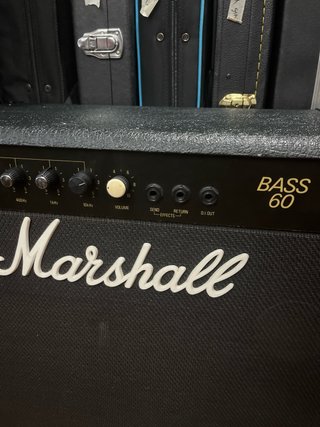 Marshall 60 watts inglaterra años 80s para bajo