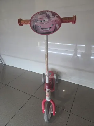 Patinete infantil rojo con Rayo McQueen