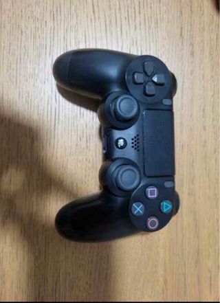 PS4 (PlayStation 4) Negra con Mando