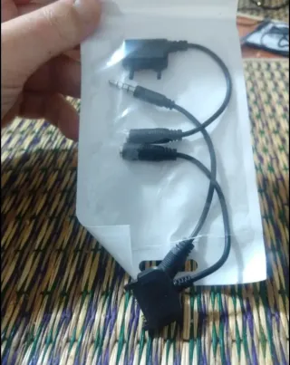 Micrófono espía diminuto