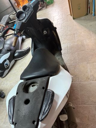 Moto YAMAHA AEROX negociable