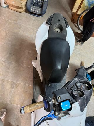 Moto YAMAHA AEROX negociable