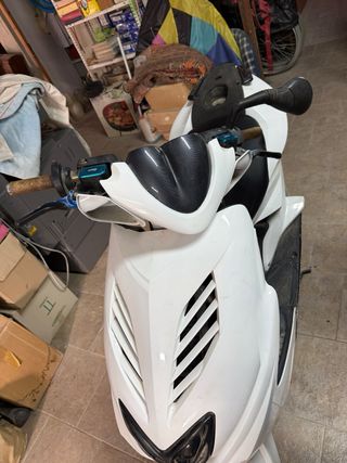Moto YAMAHA AEROX negociable