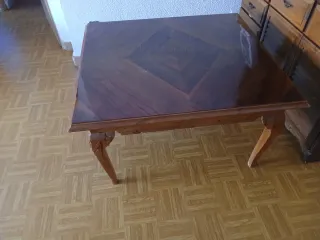 Mesa de centro de madera oscura