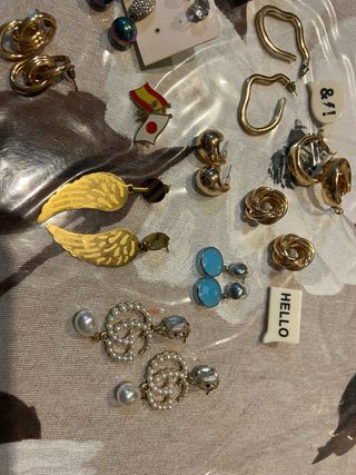 Conjunto de anillos y pendientes